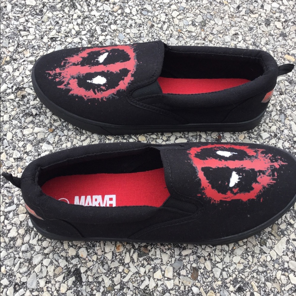 💥DC marvel dead pool slip on shoes size 8💥